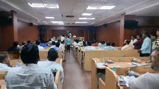 लातूर मनपा सर्वसाधारण सभेत अभूतपूर्व गोंधळ