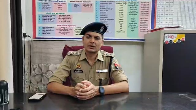 ▶️......अवगत कराना है कि सोशल मीडिया पर एक वीडियो प्रसारित हुआ जिसमें कुछ व्यक्ति एक पिकअप वाहन को रोकते है जिसमें गाय ले जायी जा रही थी तथा पूछताछ करते हुए अपशब्दों का प्रयोग करते है। वीडियो का तत्काल संज्ञान लिया गया.             Muzaffarnagar Jila