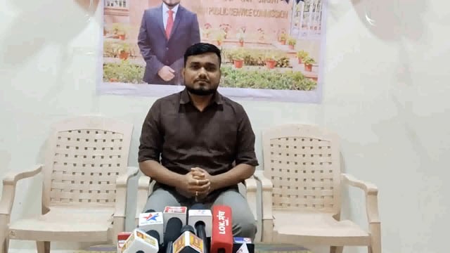 यूपीएससी परीक्षेत नांदेडचा ऋषिकेश पालीमकर देशपातळीवर 283 व्या रॅंकिंग मध्ये उत्तीर्ण ऋषिकेश ला शुभेच्छाचा वर्षाव होत आहे