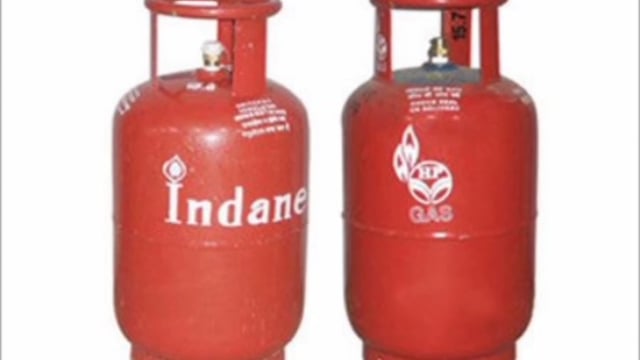 गैस कालाबाजारी पर प्रशासन का छापा, दो एजेंसियों में चली सघन जांच