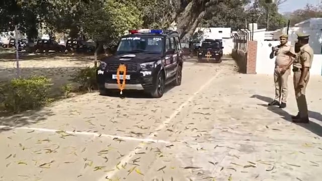 एसपी ने किया 16 नई PRV 112 गाड़ियों को हरि झंडी दिखा कर किया रवाना 