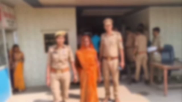 रेलवे स्टेशन तिराहा के समीप से हत्या से सम्बंधित एक वांछित अभियुक्ता को रेवती पुलिस ने किया गिरफ्तार