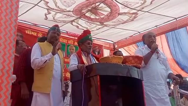 बांसडीह कस्बे में सपा कार्यकर्ताओं की मासिक वैठक व होली मिलन कार्यक्रम का किया गया भव्य आयोजन