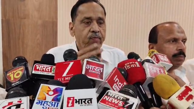 मुजफ्फरनगर।
कुछ ही समय में पूर्व मंत्री नसीमुद्दीन सिद्दीकी सांसद हरेंद्र मलिक व विधायक पंकज मलिक के आवास पर पहुंचेंगे।