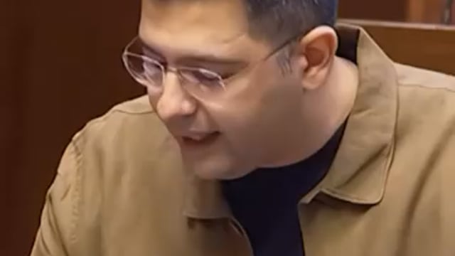 ▶️....आप सांसद राघव चड्ढा ने एक बार फिर मोबाइल रिचार्ज पर सवाल खड़े किया कि जब मोबाइल में रिचार्ज खत्म हो जाता है तो इनकमिंग बंद करना आपकी आवाज बंद कर देना जैसे होता है जैसे कई मुद्दे को लेकर उठाया