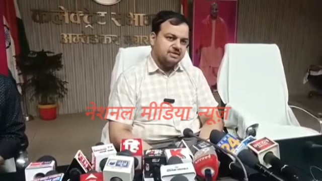 अंबेडकरनगर:गैस की कमी से निपटने के लिए प्रशासन ने निकाली वैकल्पिक व्यवस्था
होटलो ,रेस्टोरेंट और शादी व्याह के लिए वुड फ्यूल की हो रही है व्यवस्था
5 से 6 रुपये प्रति किलो मिलेगा वुड फ्यूल
घरेलू उपभोक्ताओं के लिए कैरोसीन की हो रही है व्यवस्था
जिलाधिकारी अनुपम शुक्ला ने प्रेस वार्ता में विस्तृत जानकारी दी।