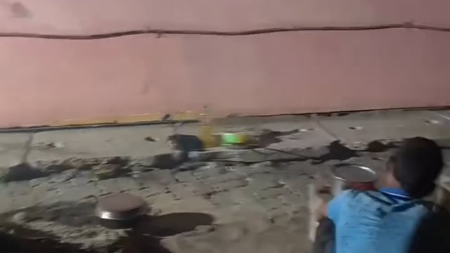 महाराष्ट्र में गैस की किल्लत से लोग चूल्हे पर खाना बनाते