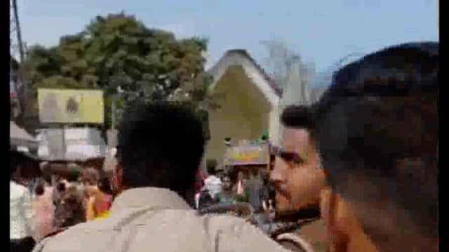 पिता की वर्दी पहनकर रौब झाड़ता फर्जी दारोगा गिरफ्तार, मेला क्षेत्र में पुलिस ने दबोचा।