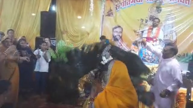 ▶️.....Katha Vyas Shri Radha Ramana Shastri Ji Maharaj Ramayan Ratri mahaman Mathura Vrindavan Aaj Shrimad Bhagwat Katha ka chhatha din hai ismein Rukmani ki shaadi aur Krishna ji Mor Roop Mein Nritya karte hue Katha ka aayojan ho raha hai.   part 1