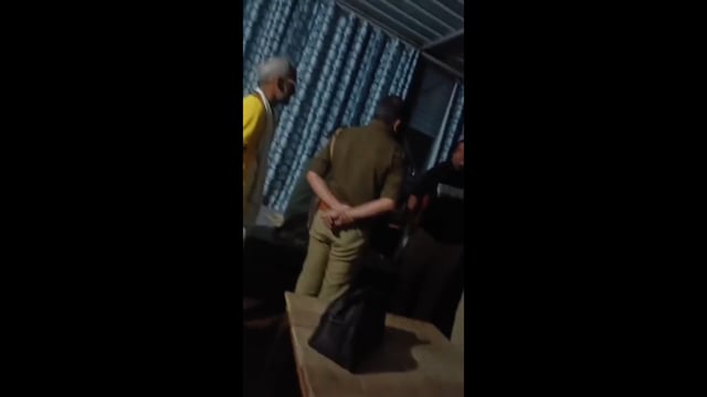 बृजघाट टोल प्रकरण
शांति पूर्वक चल रहे आमरण अनशन  करने वाले समाज सेवी पंकज लोधी मारपीट कर मेडिकल में भर्ती कराया