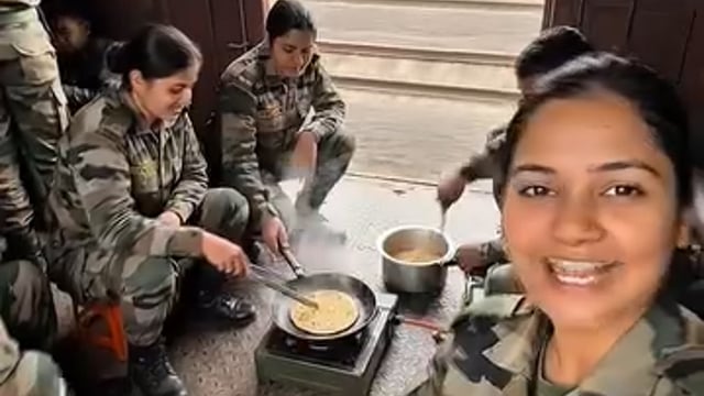 फौजी भाइयों को जय हिंद