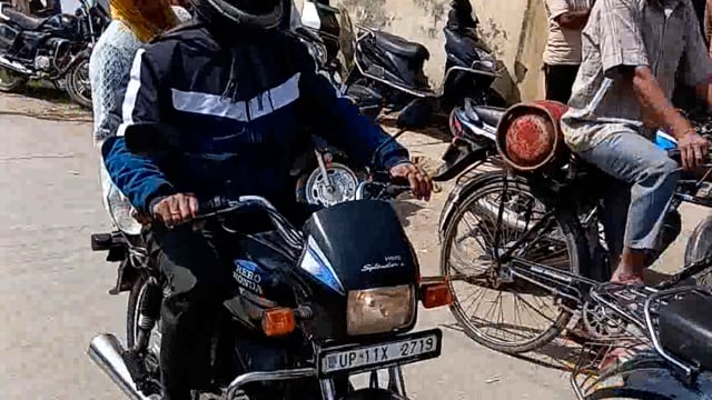 जिला सहारनपुर में सनबीम गैस एजेंसी पर लगी कटारे लंबी लाइन लोक परेशान डीलर द्वारा संभाली नहीं जा रही गैस आपूर्ति
