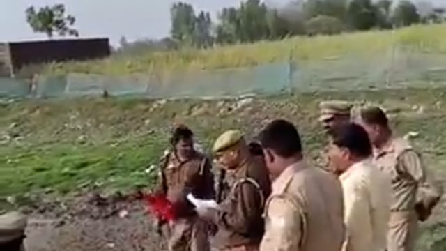 ▶️.....बाराबंकी जिला प्रशासन ने आज फतेहपुर थान क्षेत्र के सिहाली गांव में तस्करी , धोखाधड़ी और जालसाजी कर बनाई गई गैंगस्टर मोहम्मद असलम की 1.17करोड़ की मूल्य की 3 संपत्तियों को कुर्क किया, मुहम्मद असलम पर #Barabanki के फतेहपुर थाने में 11 मुकदमे दर्ज है।