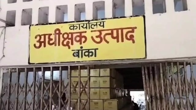 मद्यनिषेध टीम का शिकंजा कसता गया: छापेमारी में शराब तस्कर गिरफ्तार, 14 शराबी भी पकड़े गए