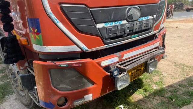 आगरा-बाह मार्ग पर भीषण हादसा: कैंटर की टक्कर से किशोर की मौत,