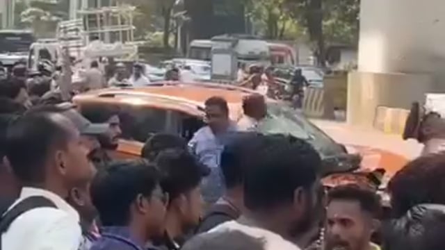 मुलुंड जॉनसन के सामने मेट्रो  स्लैप गिरा