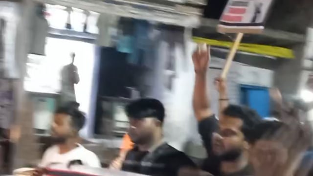 दिल्ली के उत्तम नगर में तरुण हत्याकांड के विरोध में पिनाहट में युवाओं का कैंडल मार्च, आरोपियों को फांसी की मांग।