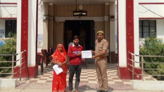 बांसडीह पुलिस ने धोखाधड़ी कर खाते से निकाली गई 55918 रुपये पीड़ित व्यक्ति को कराया वापस