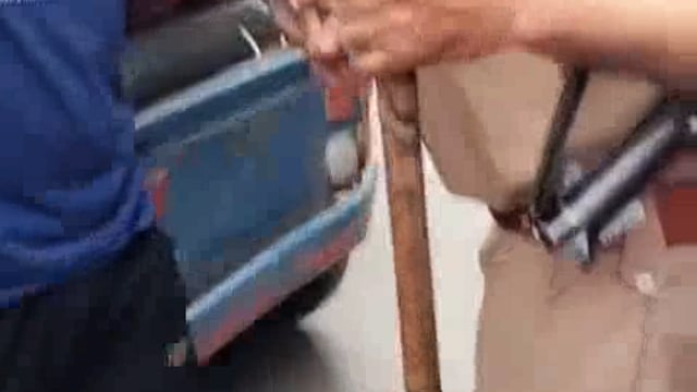 वृंदावन: जब पुलिस कर्मी ने तोड़ा ई रिक्शा का शीशा, हुआ हाई वोल्टेज ड्रामा 