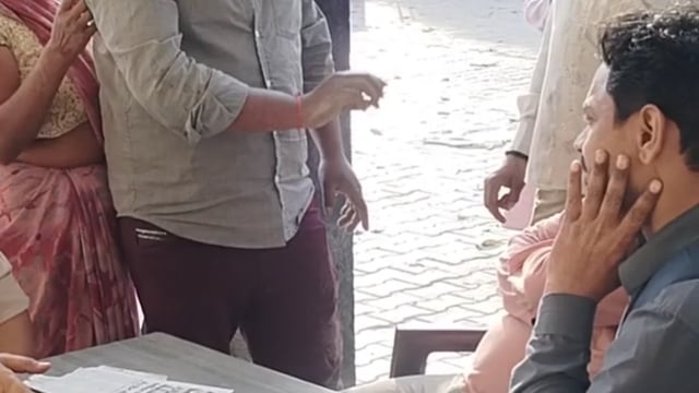 जलालाबाद में रोड से ई-रिक्शा हटाने को लेकर रोडवेज एवं ई रिक्शा चालको में हुआ विवाद जमकर हुई मारपीट