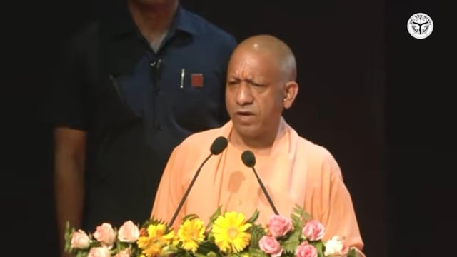 ▶️....सभी पर्व और त्योहार शालीनता के साथ मनाए जा रहे हैं। कहीं कोई हलचल नहीं है, यही सुरक्षा का वास्तविक एहसास है।
कल से नवरात्रि प्रारंभ हो रही है। हम सभी जगत जननी मां भगवती की उपासना से जुड़ेंगे। न कोई भय, न कोई तनाव, न कोई अराजकता, न कोई अव्यवस्था, न कोई कर्फ्यू और न ही कोई दंगे।

— मुख्यमंत्री योगी आदित्यनाथ जी