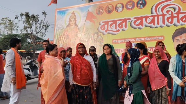 Anchor - टोंक शहर में हिंदू नववर्ष पर पूर्व सभापति लक्ष्मी जैन ने सफाई कर्मियों और राहगीरों को तिलक लगाया.. लक्ष्मी जैन 