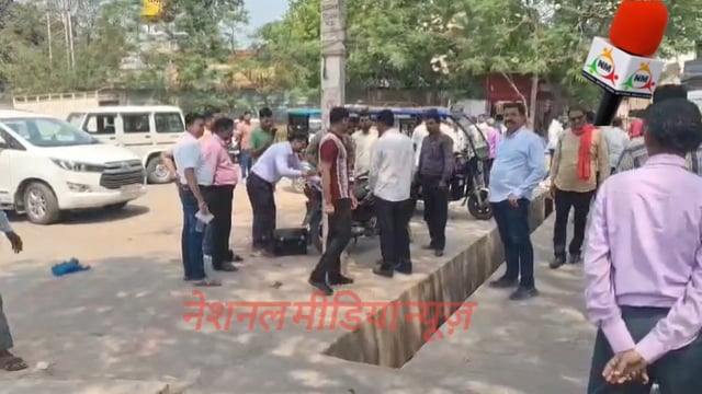 ब्रेकिंग
अम्बेडकरनगर।
एंटीकरप्शन टीम ने जलालपुर नगरपालिका के बाबू को पांच हजार घूस लेते रंगे हाथ किया गिरफ्तार। सूत्र