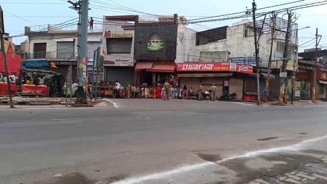 MANT-मथुरा सुरक्षा के बीच दौड़ा काफिला,- शहर बना छावनी,,