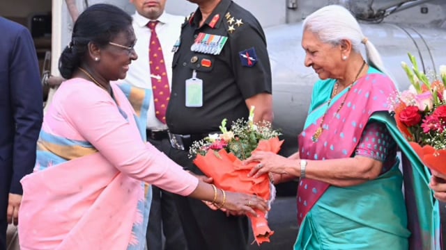 MANT- राष्ट्रपति द्रोपति मुर्मू का मथुरा आगमन, केंट हेलीपैड पर हुआ,भव्य स्वागत,,