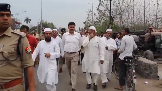 🆕.... सहारनपुर ब्रेकिंग...

जिला मजिस्ट्रेट मनीष बंसल ने ईद की नमाज पर सुरक्षा एवं शांति तथा अन्य व्यवस्था बनाए रखने के दृष्टिगत व्यवस्थाओं का जायजा लिया...
इस अवसर पर एस पी सिटी व्योम बिंदल, अपर जिलाधिकारी प्रशासन  संतोष बहादुर सिंह, सिटी मजिस्ट्रेट  कुलदीप सिंह सहित नगर के संभ्रांतजन  उपस्थित रहे