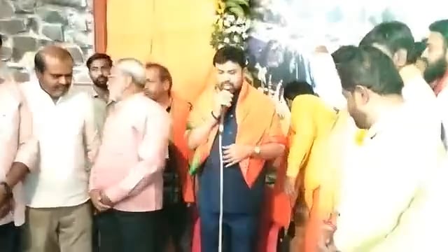 आमदार संजय बनसोडे यांनी घेतले उदागिर बाबा महाराज समाधीचे दर्शन