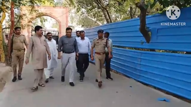 आज कर्बला कमेटी के अध्यक्ष हिक्मत अल्ला खान ने अधिकारियों के साथ ईदगाह में होने वाली ईद की नमाज का दौरा करके जायज़ा लिया