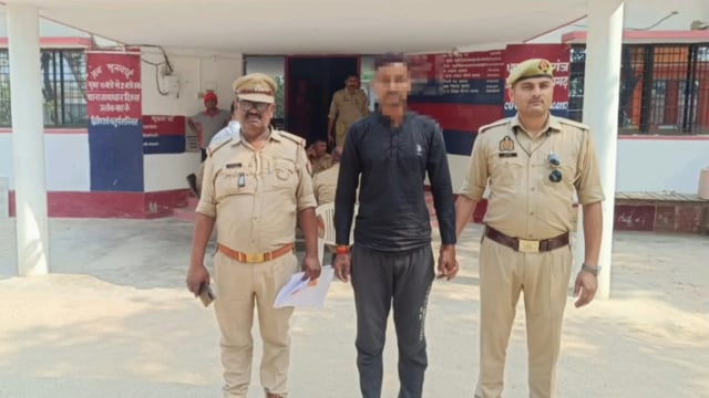 महेशगंज पुलिस ने एक बड़ी कार्रवाई करते हुए एक शातिर अभियुक्त को गिरफ्तार किया है। आरोपी के पास से 5 जिंदा #latest_news 