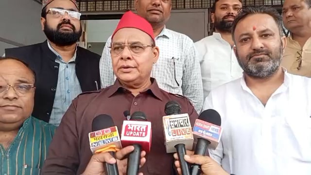 समाजवादी पार्टी महानगर आगरा की जवाब दो  आंदोलन  आगरा डीएम को सोपा गया ज्ञापन