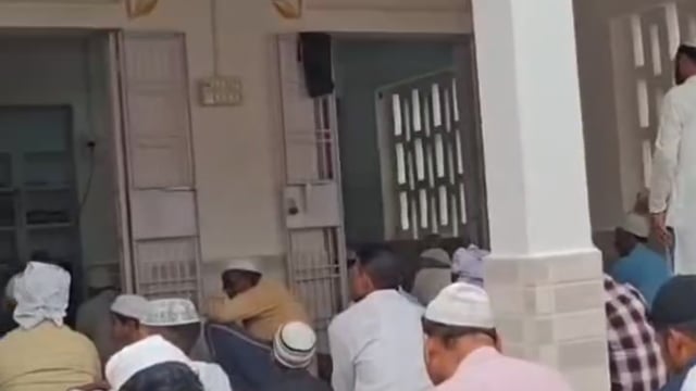 अलविदा जुमा पर बगहा में उमड़ा आस्था का सैलाब, हजारों सिर सजदे में—ईद की तैयारियां तेज