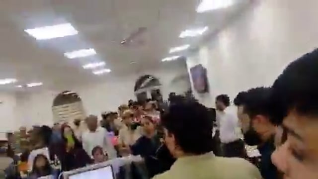 *नई दिल्ली:- देश की सबसे पुरानी न्यूज़ एजेंसी UNI पर दिल्ली पुलिस का छापा....*

इसके मालिक अंग्रेज़ी ख़बर स्टेट्समैन के भी मलिक हैं

UNI के रफी मार्ग ऑफिस पर दिल्ली पुलिस की ये कार्रवाई कोर्ट के आदेश के बाद दफ्तर खाली करवाने के लिए हुई

स्टेट्समैन (मालिक) ने इसे मीडिया स्वतंत्रता पर हमला बताया, स्टाफ को सामान लेने का समय नहीं मिला और महिलाओं से बर्बरता का आरोप

अभी पूरा ब्यौरा सार्वजनिक नहीं,