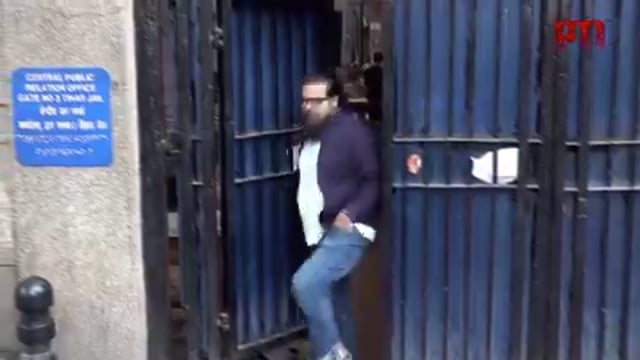 *राजधानी दिल्ली में वर्ष-2020 में हुए सांप्रदायिक दंगों का आरोपी शरजील इस्लाम आज जेल से रिहा हुआ...*

उन्हें कोर्ट ने 10 दिन की अंतरिम जमानत दी है

जेल से बाहर आने के बाद उन्होंने मीडिया से कोई बात नहीं की