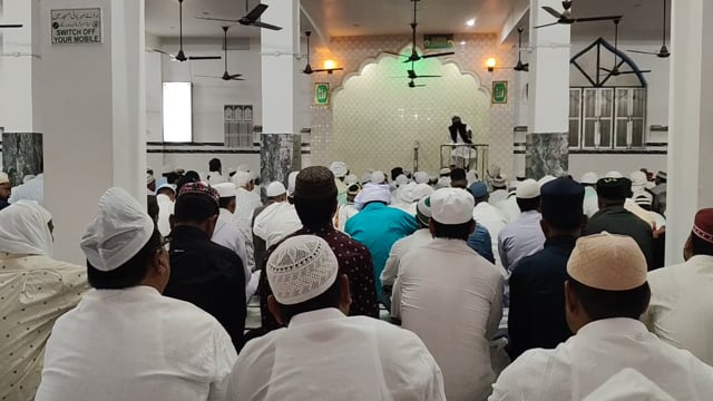 पर उमड़ी नमाजियों की भीड़, बगहा में गूंजा अमन का पैगाम