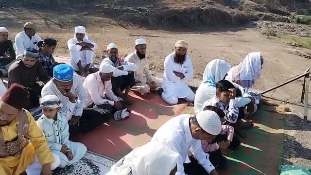 महान येथे रमजान ईद ईदगाह  मोठाया उत्साहत संपन्न महान येथील मुस्लिम बांदावनी  लवली हजेरी 