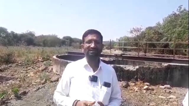 स्मशानभूमीला जाण्यासाठी रस्ता करून द्यावा,वागदरी येथील नागरिकांची मागणी