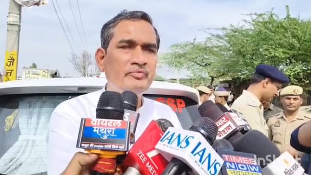 फरसा वाले बाबा की हत्या के बाद डीएम चंद्र प्रकाश जी ने क्या कहा