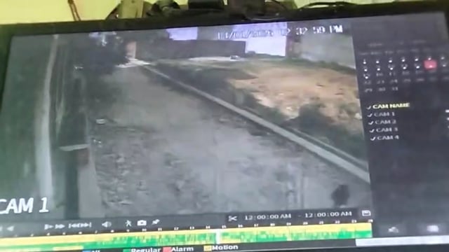 सीसीटीवी कैमरे में दिख रही बच्ची भागती हुई