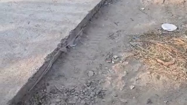 बसही काॅलोनी की सड़क लोगों के लिए बनी मुसीबत, किनारों पर मिट्टी न होने से हादसों का खतरा, ग्रामीण परेशान