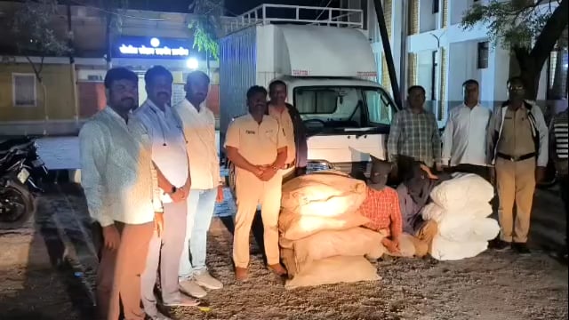 ग्रामीण पोलिसांनी गुटख्याची वाहतूक करणारी कार पकडली