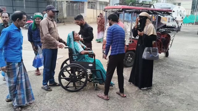 भरको के पास ऑटो पलटने से चार घायल, दो की स्थिति गंभीर।