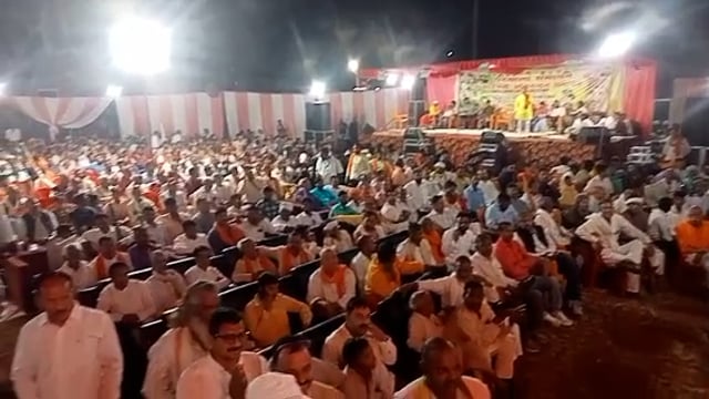 चितबड़ागाँव मे पूर्व मंत्री उपेंद्र तिवारी के पद यात्रा समापन एवं कार्यकर्ता अभिनन्दन सामारोह में लोगों की उमड़ी भीड़