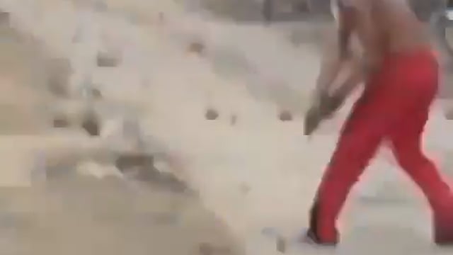 😁.....अलीगढ़ में शिया समुदाय के एक मुस्लिम युवक ने एक रील पोस्ट की कि हमको ईद पर सेलिब्रेशन नहीं करना है मातम बनाना है क्योंकि हमारे रहबर खामेनेई कि मौत हुई है!
इस रील को लेकर शिया और सुन्नी में आपस मे विवाद हो गया क्योंकि सुन्नी लोग ईद सेलिब्रेट कर रहे थे!*
*फिर आपस में ही जमकर पत्थर बाजी हो गई!!*