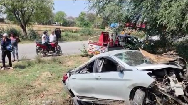 MANT-वृंदावन कट पर मौत की छलांग! डिवाइडर तोड़ पेड़ से टकराई कार, नीचे गिरते ही, मचा कोहराम,,