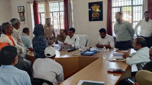 बांसडीह तहसील में आयोजित सम्पूर्ण समाधान दिवस में गैस सिलेंडर न मिलने की शिकायत पर DM ने गैस एजेंसी की जांच का दिया आदेश