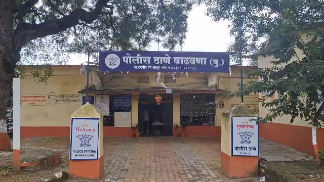 मन्ना उमरगा शेत शिवारात जुगार अड्ड्यावर पोलिसांचा छापा २३ लाख ४१ हजारांचा मुद्देमाल केला जप्त